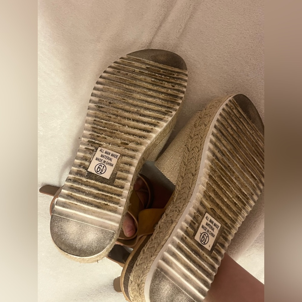 Women's Cream and Tan Sandals - Picture 6 of 6